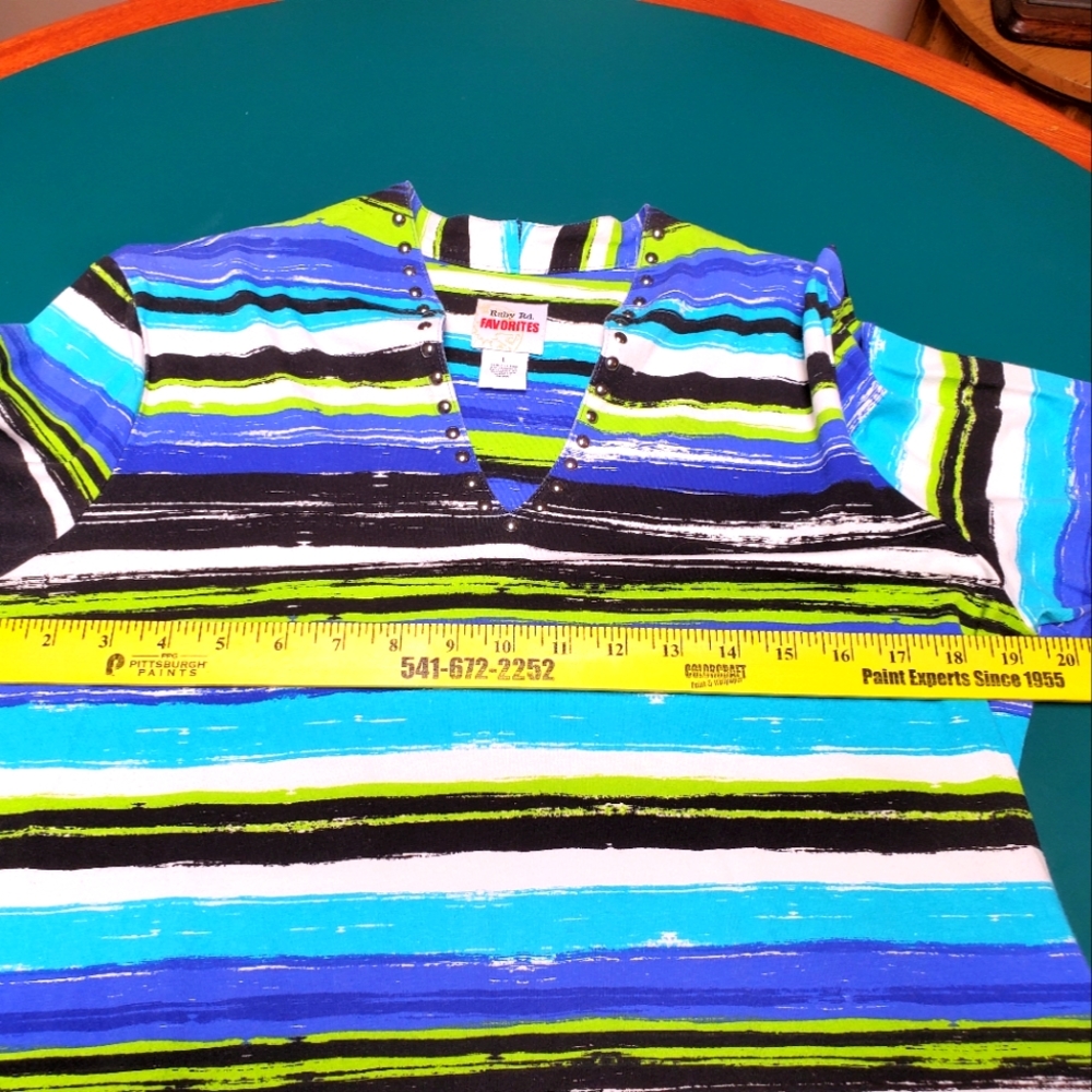 Woman's Fun & Colorful Top - Picture 4 of 5